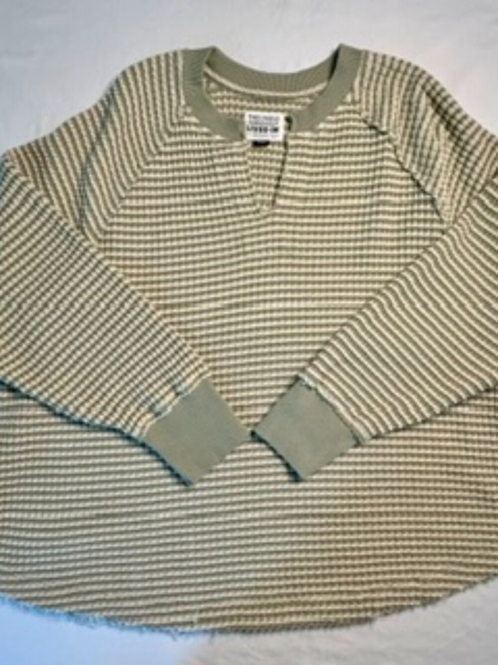 American Eagle Big Hug, Notched Neck Waffle Sweatshirt; Sage and White Size M